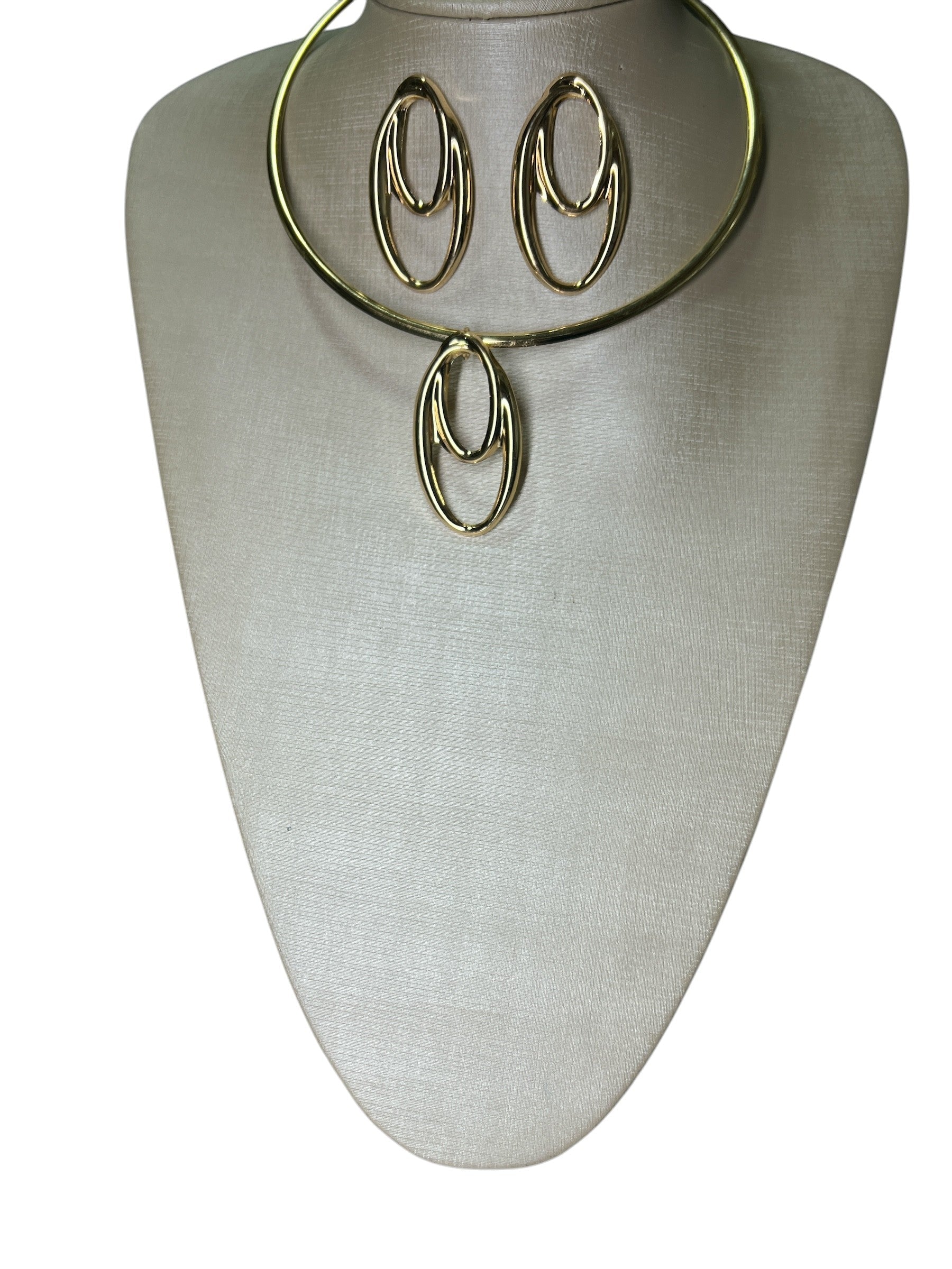 Conjunto Dourado Maria Irene