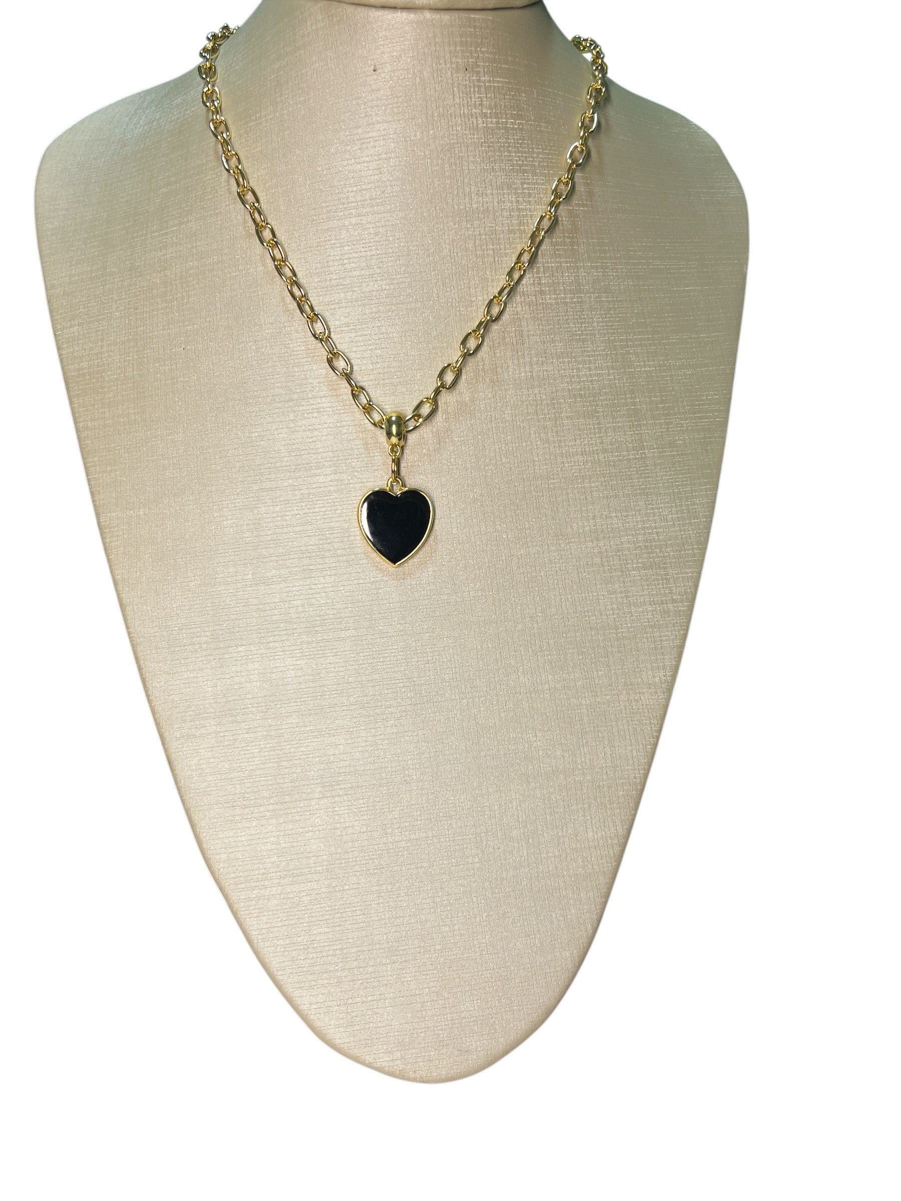 Colar Dourado Maria Leticia Preto
