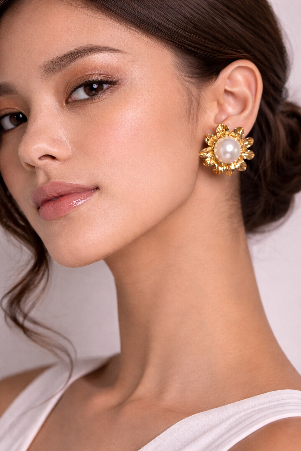 Brinco Dourado Flor Perola Maria Isabel