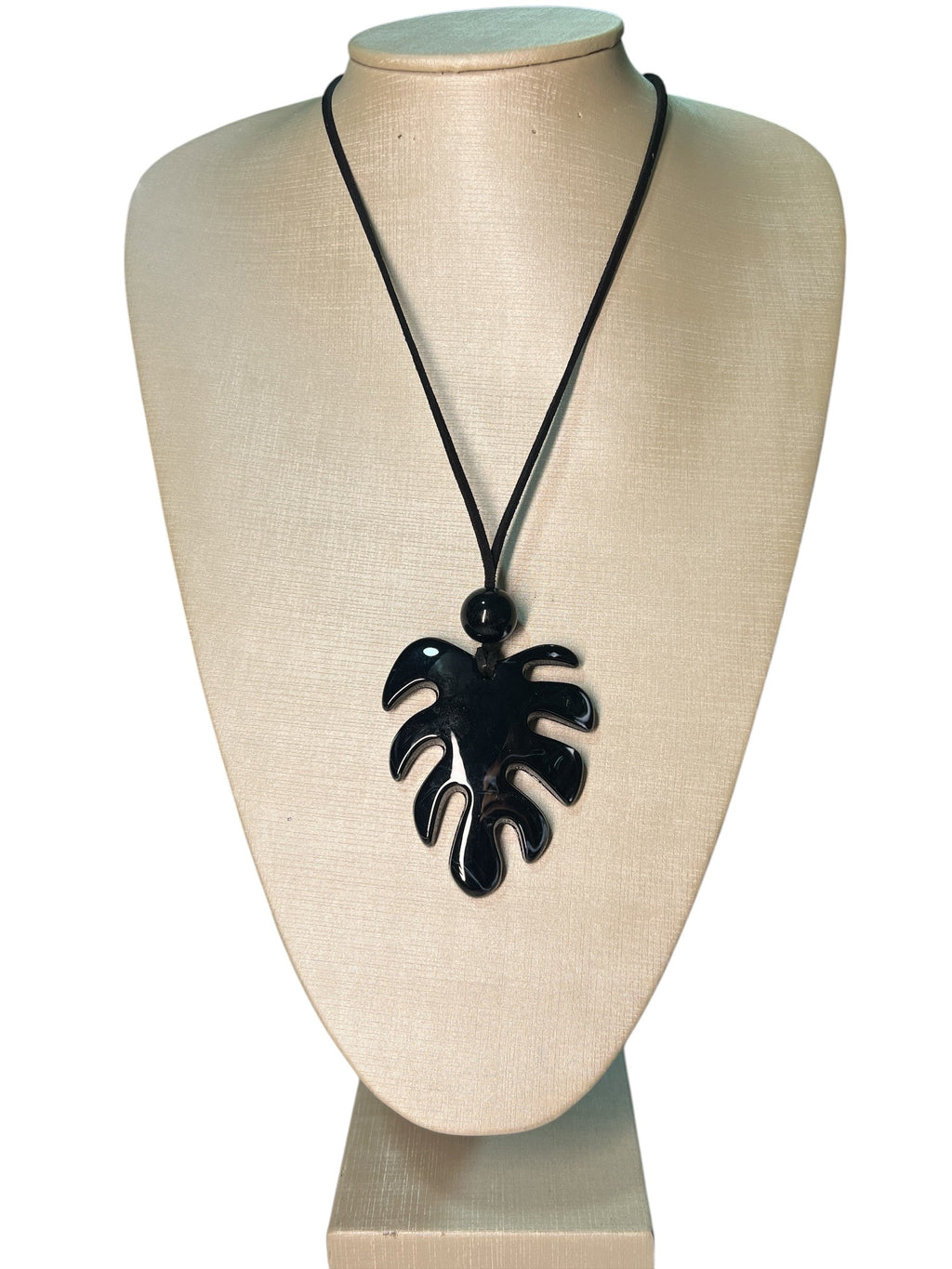 Colar Folha Maria Kamile Preto