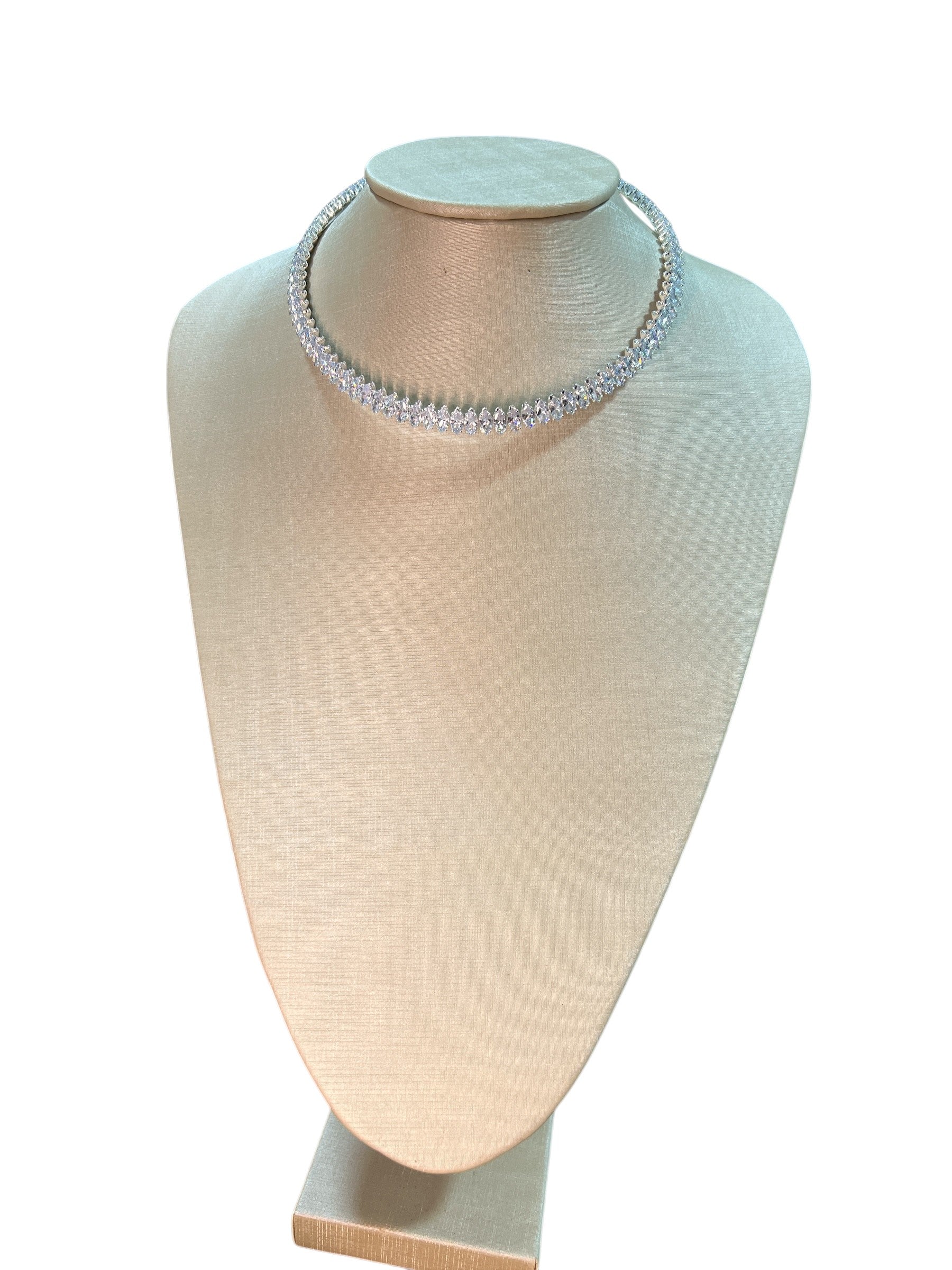 Chocker Prata Rigido Diamantes Artificiais