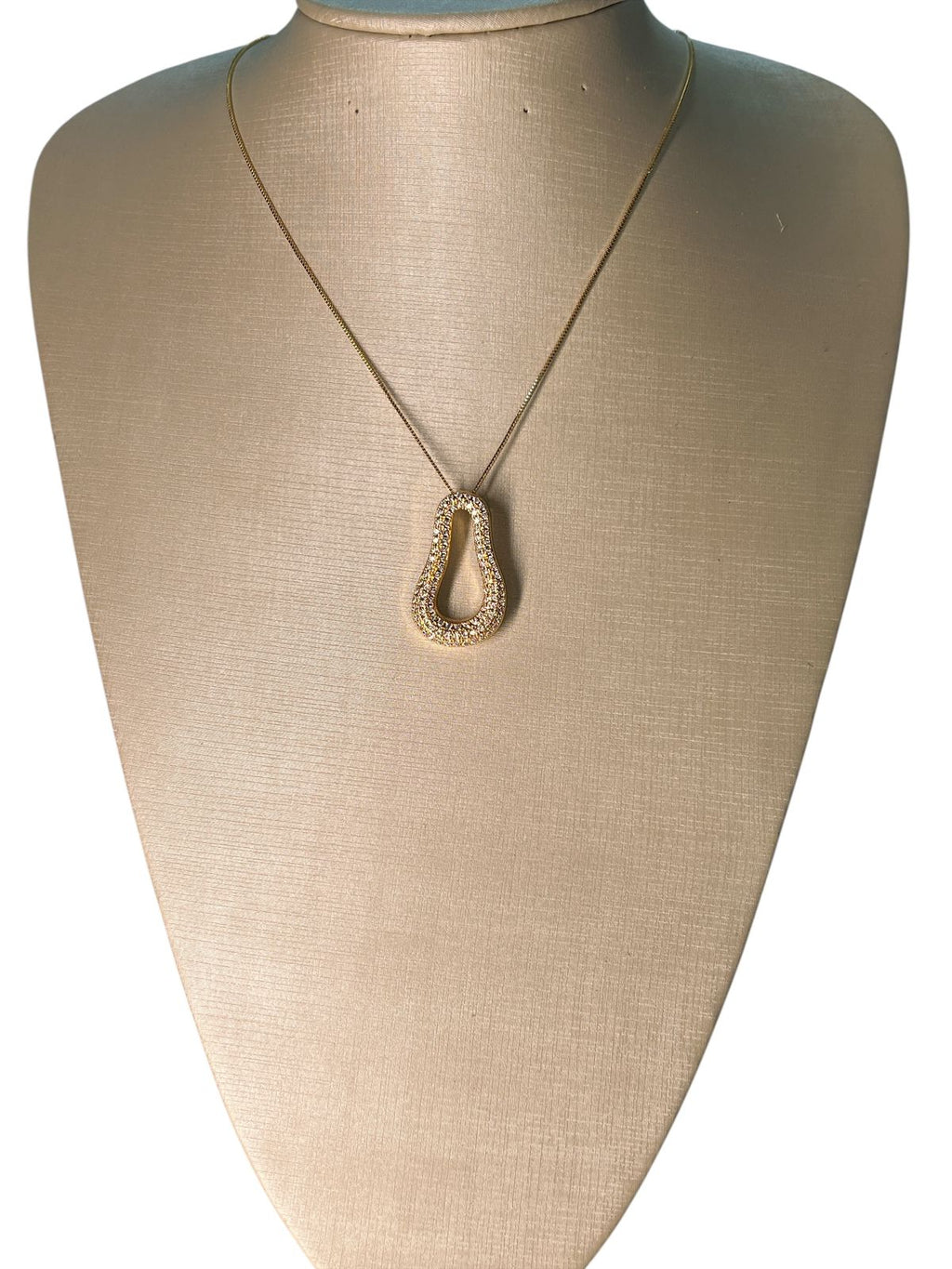 Colar Cravejado em pedras Dourado