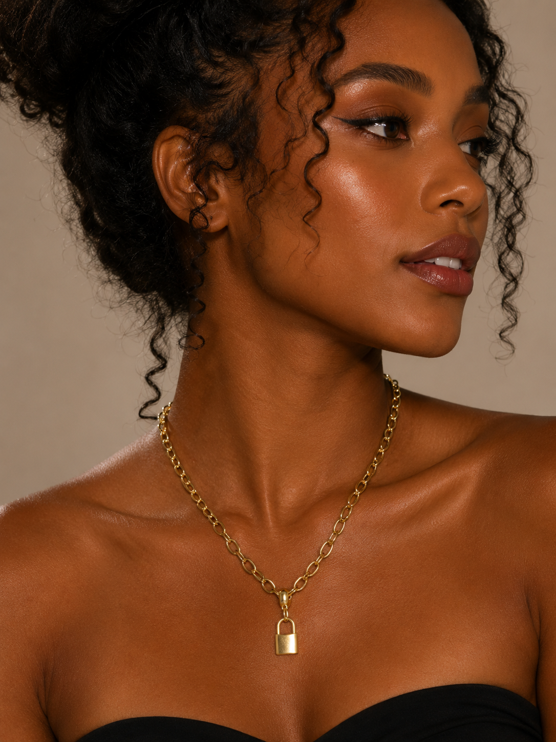 Colar Dourado Maria Sabrina