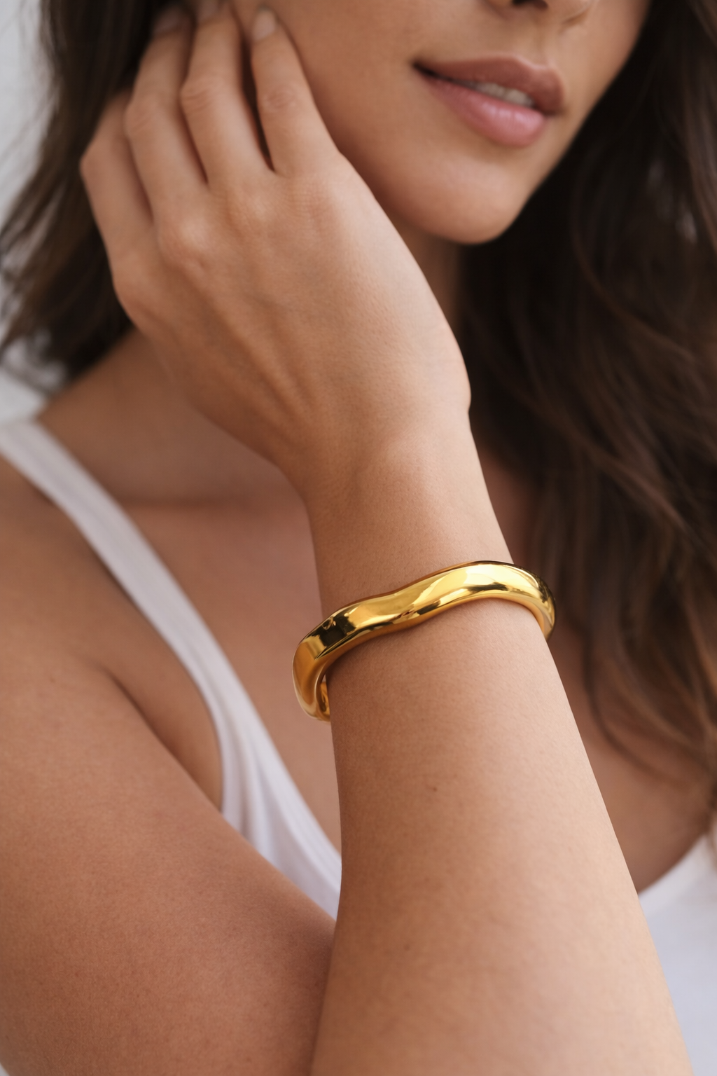 Bracelete Dourado Minimalista Ondulado Maria Lívia
