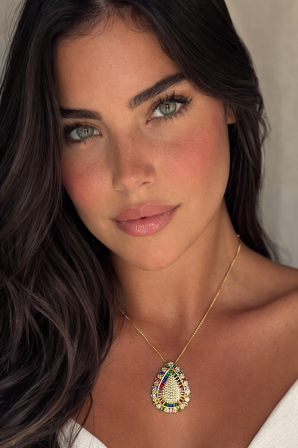 Colar Maria Esmealda Dourado Gravejado